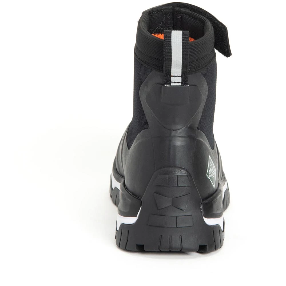Muck Boots: Women's AXWZ 000 Black White Apex Mid Zip Boot 6 Muck Boots: Women's AXWZ 000 Black White Apex Mid Zip Boot - Image 6
